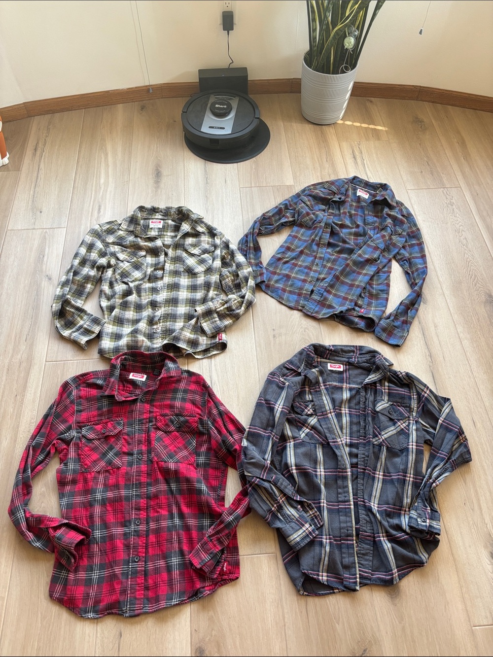🤠4 vintage wrangler flannel button ups🤠